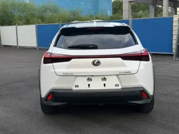 2020 Lexus UX с пробегом 90 000 км