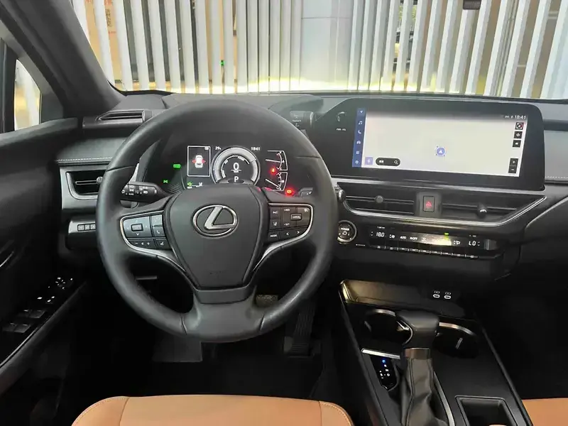 2022 Lexus UX с пробегом 53 000 км