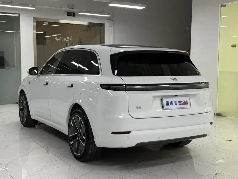 2025 Li Auto (Lixiang) L7 с пробегом 9 500 км