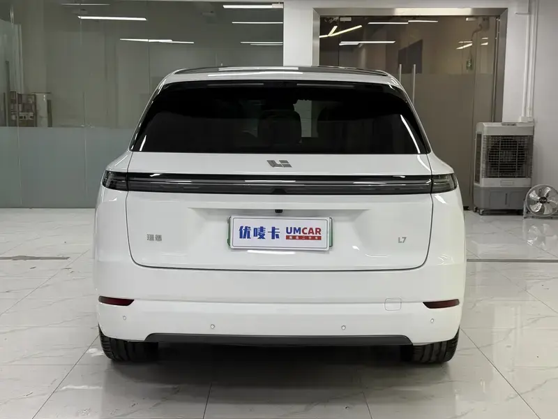 2025 Li Auto (Lixiang) L7 с пробегом 9 500 км