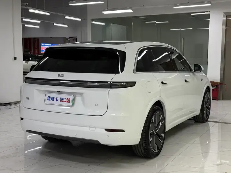 2025 Li Auto (Lixiang) L7 с пробегом 9 500 км