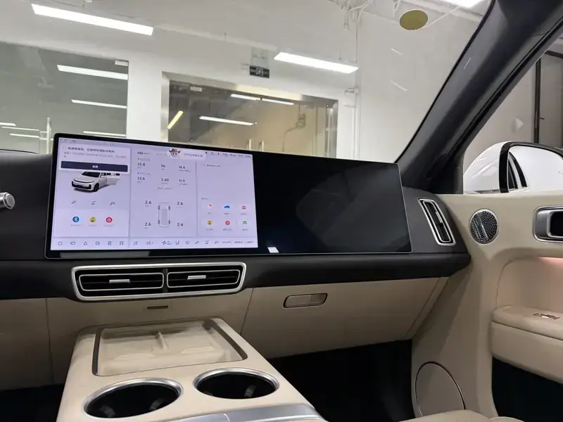 2025 Li Auto (Lixiang) L7 с пробегом 9 500 км