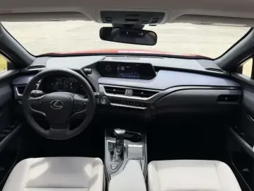 2020 Lexus UX с пробегом 106 000 км