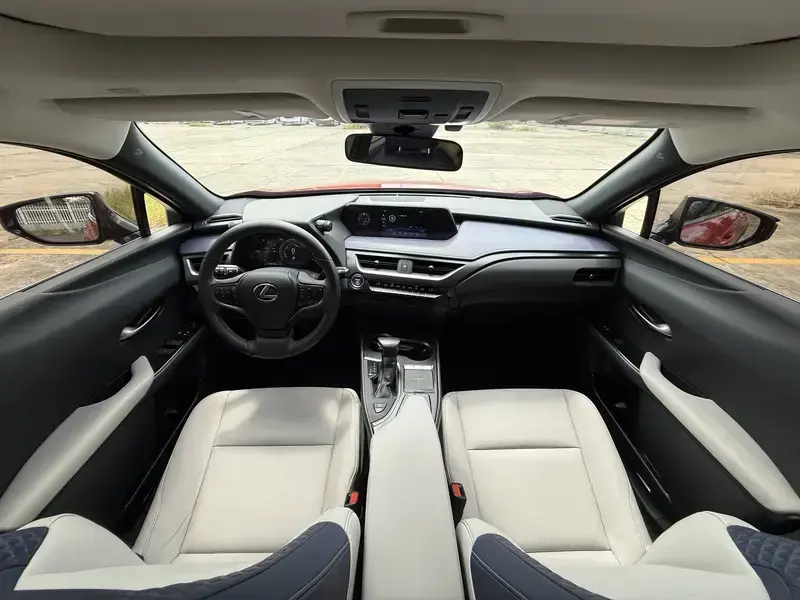 2020 Lexus UX с пробегом 106 000 км