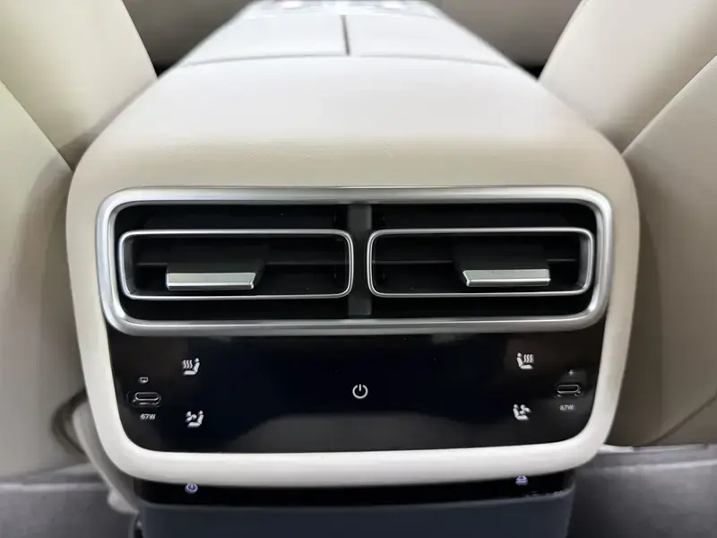 2025 Li Auto (Lixiang) L7 с пробегом 9 500 км
