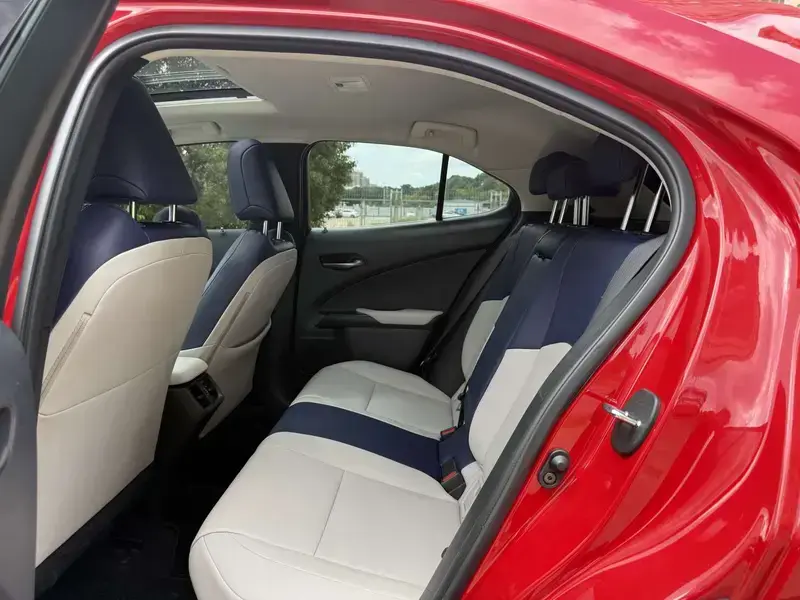 2020 Lexus UX с пробегом 106 000 км