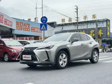 2020 Lexus UX с пробегом 49 000 км