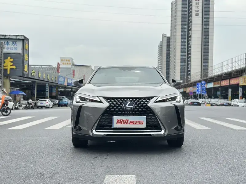 2020 Lexus UX с пробегом 49 000 км