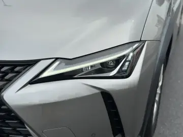 2020 Lexus UX с пробегом 49 000 км