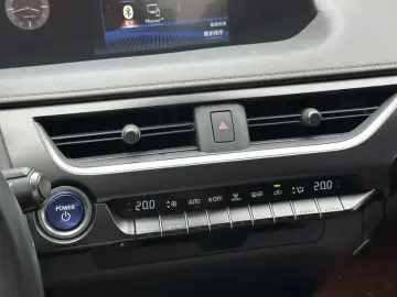 2020 Lexus UX с пробегом 49 000 км