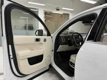 2025 Li Auto (Lixiang) L7 с пробегом 9 500 км