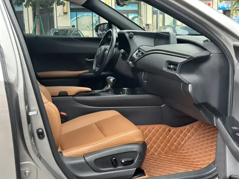2020 Lexus UX с пробегом 49 000 км
