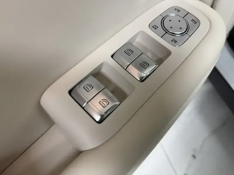 2025 Li Auto (Lixiang) L7 с пробегом 9 500 км