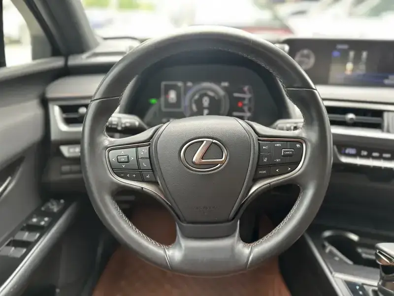2020 Lexus UX с пробегом 49 000 км