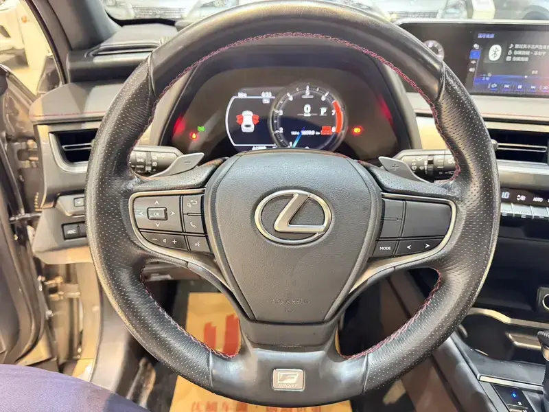 2020 Lexus UX с пробегом 45 600 км