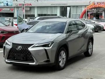 2022 Lexus UX с пробегом 32 000 км