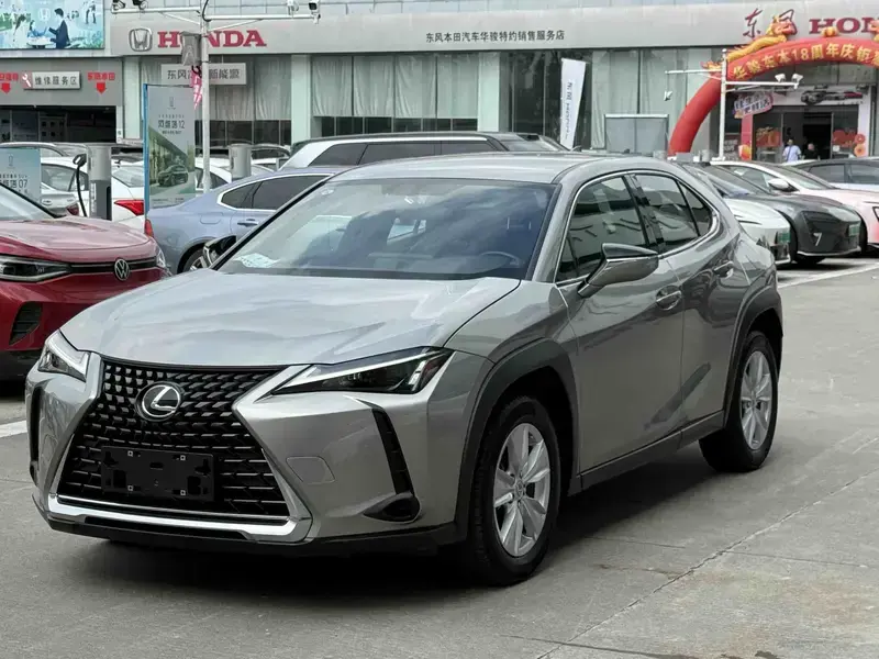 2022 Lexus UX с пробегом 32 000 км
