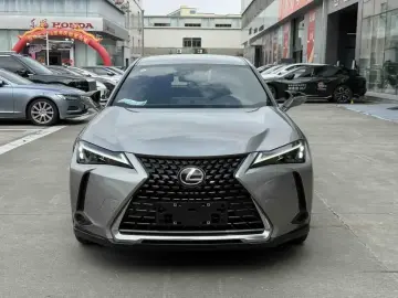 2022 Lexus UX с пробегом 32 000 км