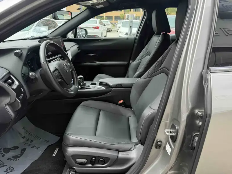 2022 Lexus UX с пробегом 32 000 км