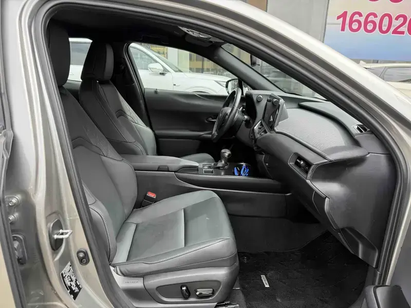 2022 Lexus UX с пробегом 32 000 км