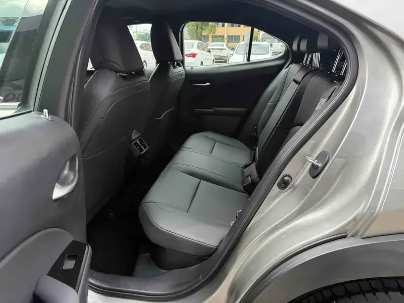 2022 Lexus UX с пробегом 32 000 км