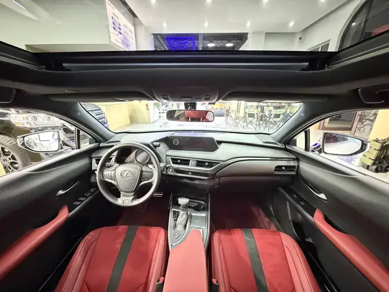 2020 Lexus UX с пробегом 47 000 км