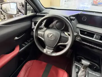 2020 Lexus UX с пробегом 47 000 км