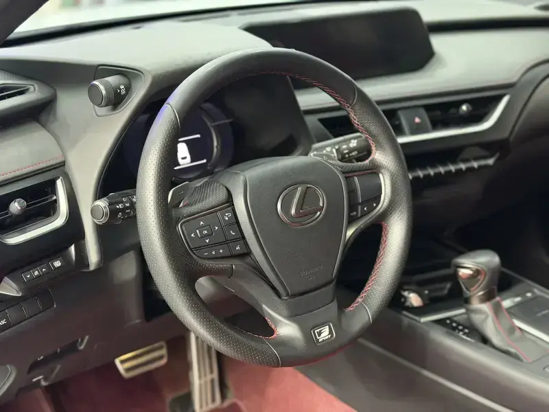 2020 Lexus UX с пробегом 47 000 км