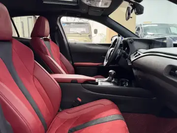 2020 Lexus UX с пробегом 47 000 км