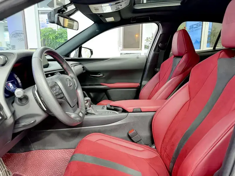 2020 Lexus UX с пробегом 47 000 км