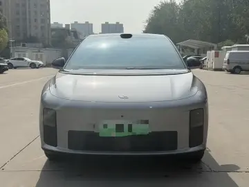 2025 Li Auto (Lixiang) i6 с пробегом 16 900 км