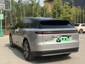 2025 Li Auto (Lixiang) i6 с пробегом 16 900 км