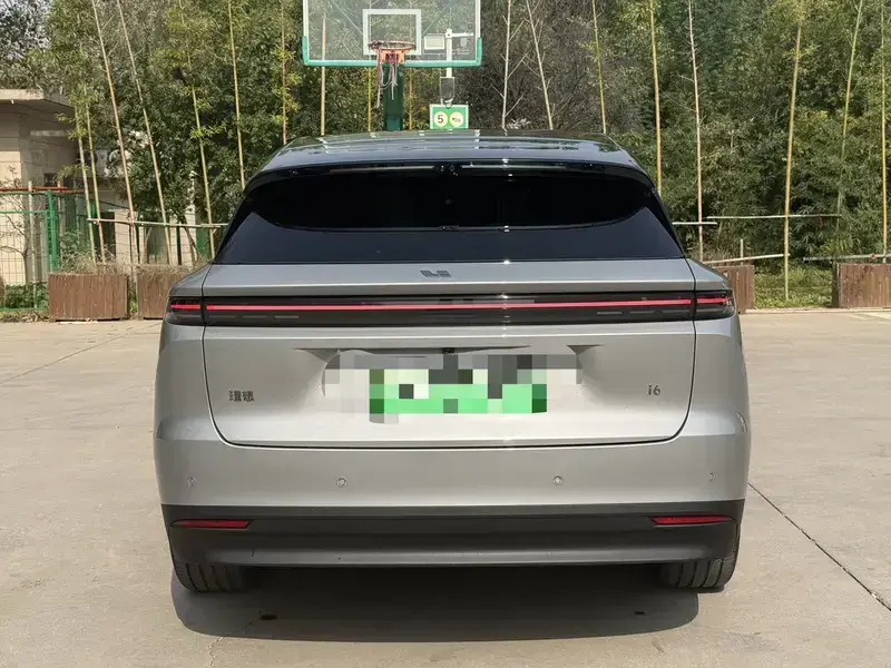 2025 Li Auto (Lixiang) i6 с пробегом 16 900 км
