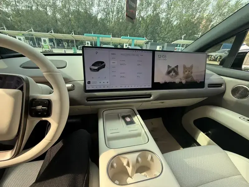 2025 Li Auto (Lixiang) i6 с пробегом 16 900 км