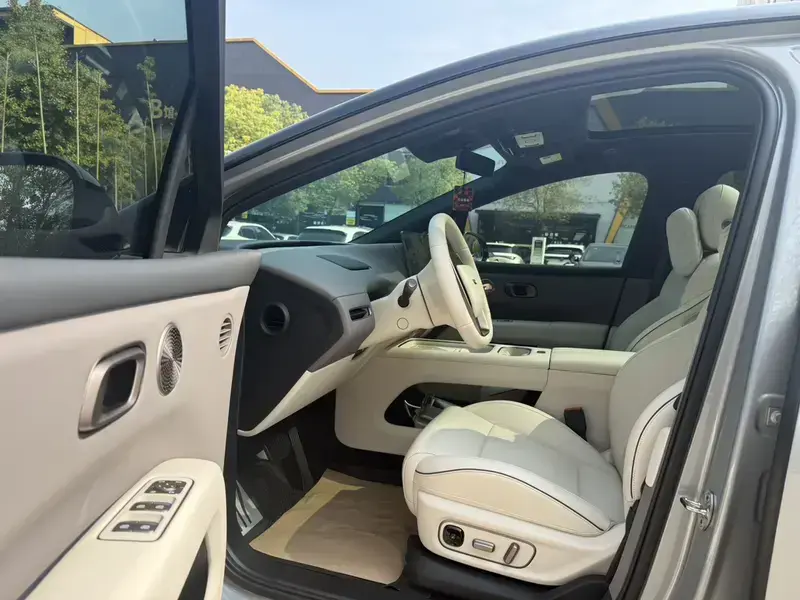 2025 Li Auto (Lixiang) i6 с пробегом 16 900 км