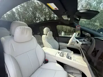 2025 Li Auto (Lixiang) i6 с пробегом 16 900 км