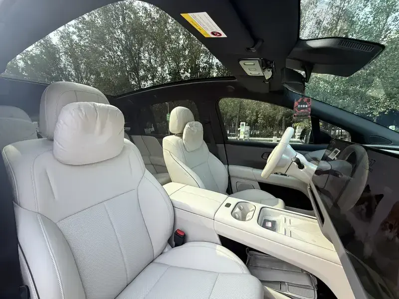 2025 Li Auto (Lixiang) i6 с пробегом 16 900 км