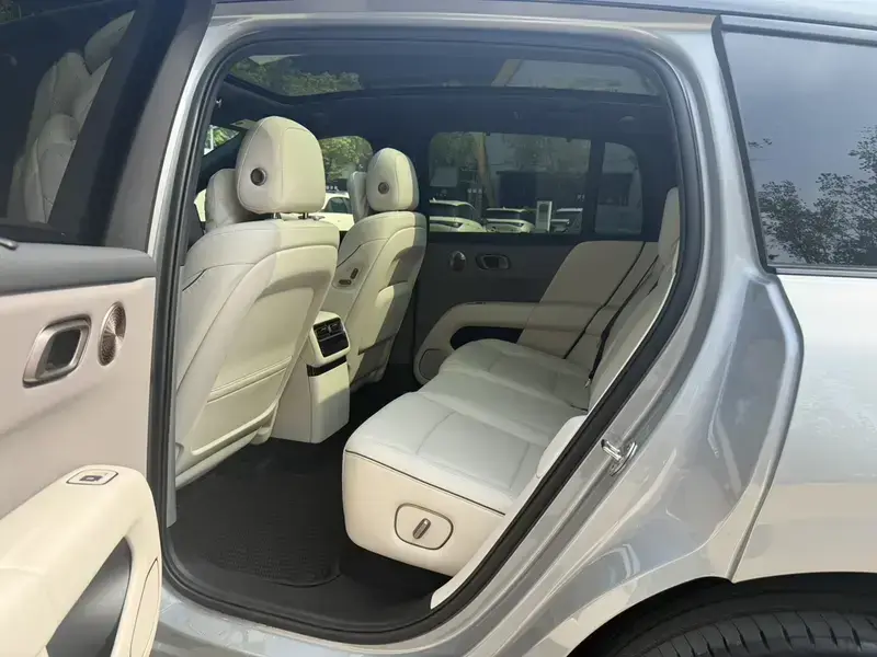 2025 Li Auto (Lixiang) i6 с пробегом 16 900 км