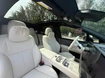 2025 Li Auto (Lixiang) i6 с пробегом 16 900 км