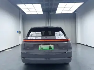 2025 Li Auto (Lixiang) L7 с пробегом 10 000 км