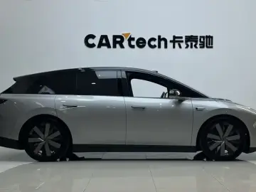 2025 Li Auto (Lixiang) i6 с пробегом 5 000 км