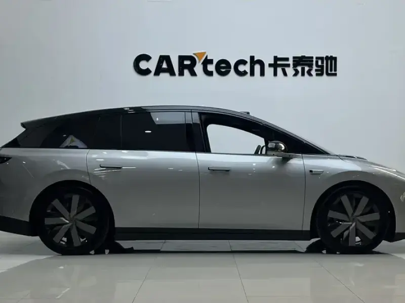 2025 Li Auto (Lixiang) i6 с пробегом 5 000 км