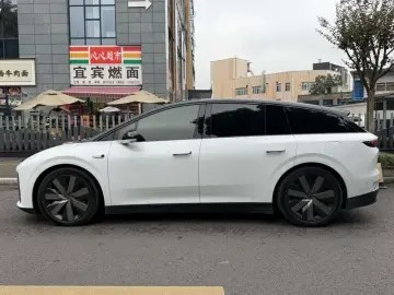 2025 Li Auto (Lixiang) i6 с пробегом 11 000 км