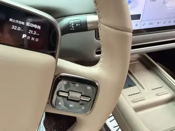 2025 Li Auto (Lixiang) i6 с пробегом 11 000 км