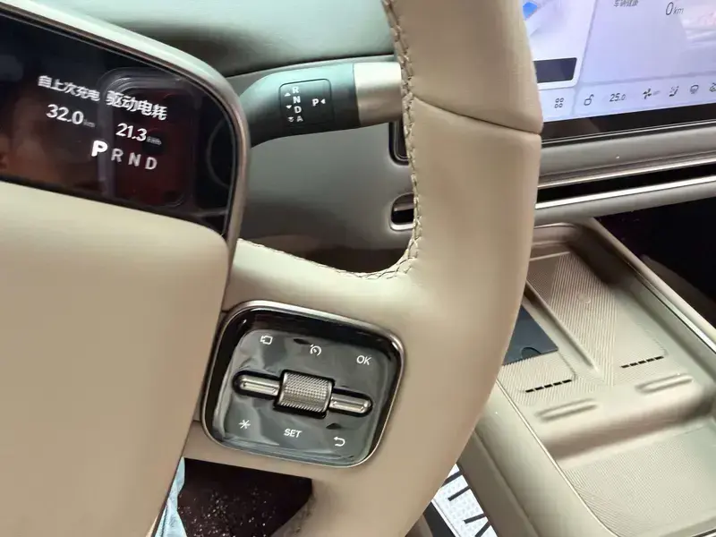 2025 Li Auto (Lixiang) i6 с пробегом 11 000 км