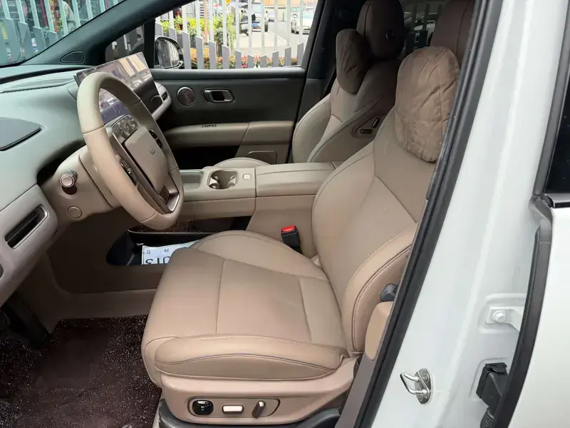 2025 Li Auto (Lixiang) i6 с пробегом 11 000 км