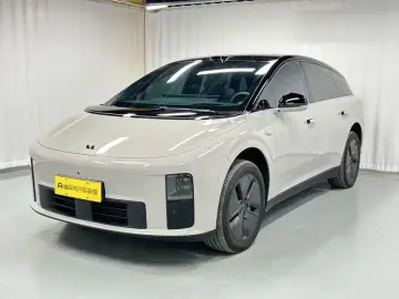 2025 Li Auto (Lixiang) i6 с пробегом 11 900 км