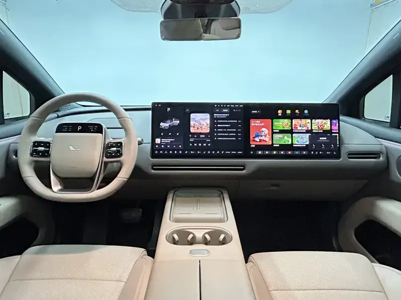 2025 Li Auto (Lixiang) i6 с пробегом 11 900 км