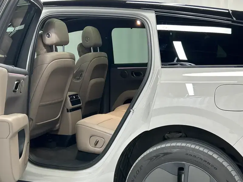 2025 Li Auto (Lixiang) i6 с пробегом 11 900 км