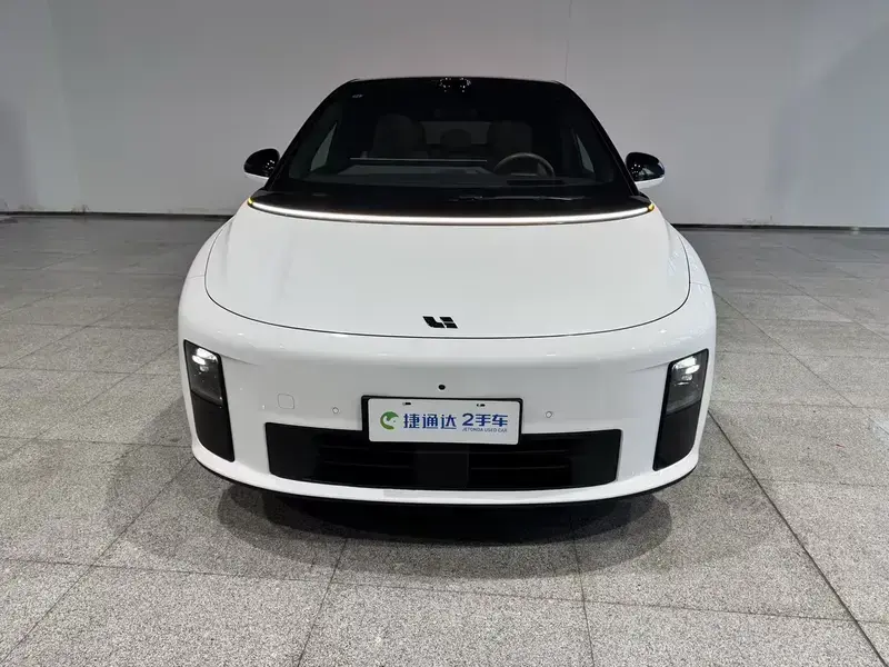 2025 Li Auto (Lixiang) i6 с пробегом 49 000 км